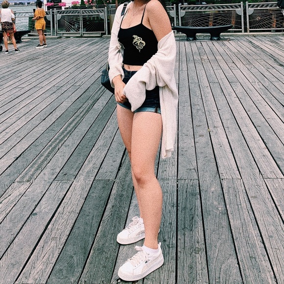 Meet your Posher, Gloria - Picture 1 of 1